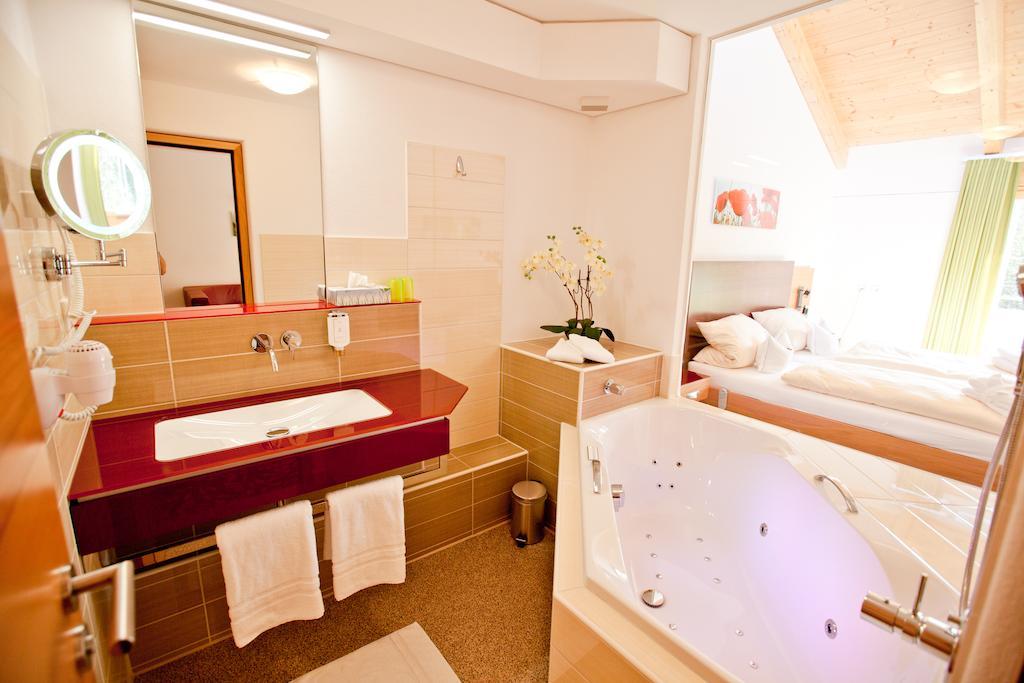 Hotel Und Appartementhof Waldeck Bad Fussing Bilik gambar